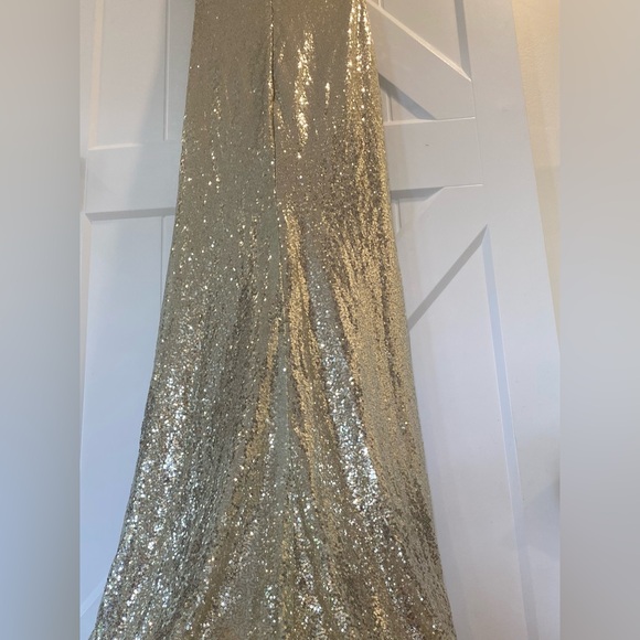 Beautiful gold‎ sequin dress w/train - Picture 6 of 13